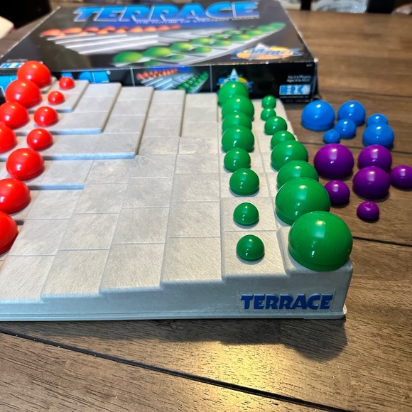 Strategy Board Game featured on Star Trek The Next Generation (Complete) - Picture 4 of 7